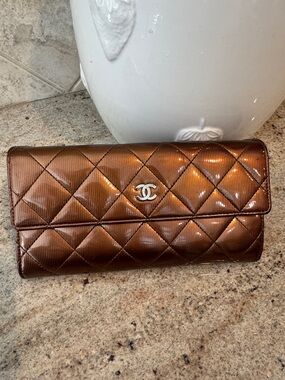 CHANEL Quilted Patent Leather Continental Wallet - Bronze Brown